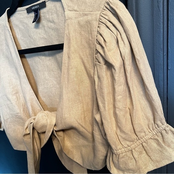 Forever 21 Women’s Tie-Front Crop top, Color beige size M summer, vacation. - Picture 3 of 5